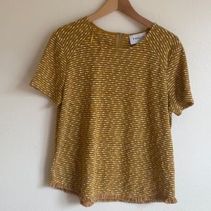 Cute top with zipper down the back